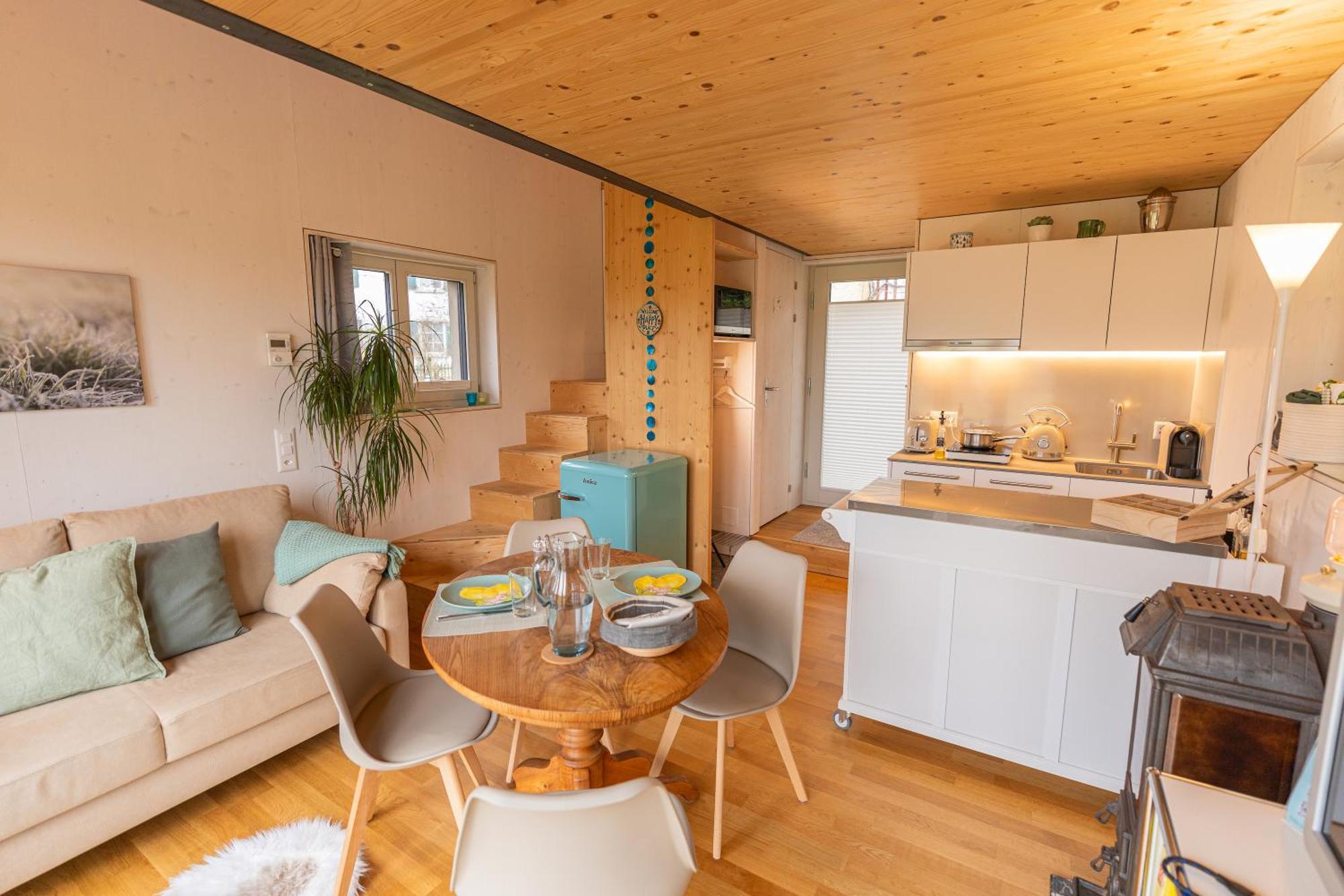 Tiny House Chez Claudine - Relaxen, Workspace, Naehe Thermen, Netflix, Free Parking & Wifi 布鲁格 外观 照片